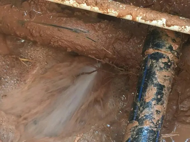 如何查找消防管道漏水的原因并进行维修？