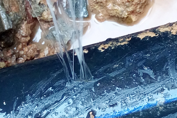 自来水管道漏水